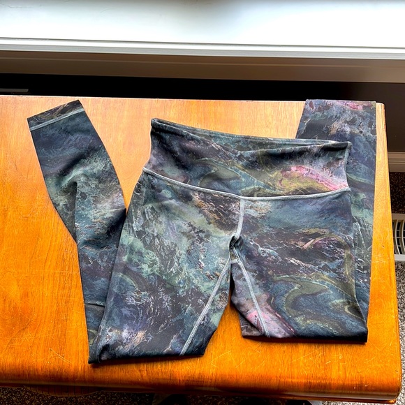 Lululemon pant - size 6 - dot confirmed - Space marble design - Picture 3 of 3